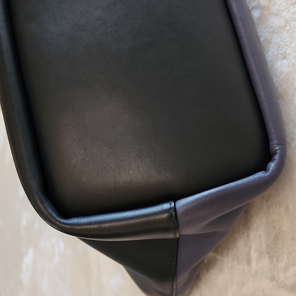 Chloe Bailey Two Toned Navy Bag - Picture 6 of 13